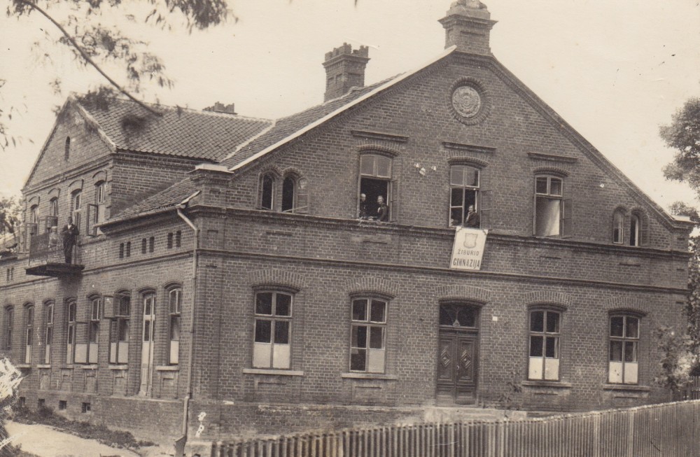 Vilkaviškio „Žiburio“ gimnazija, kurioje 1919–1924 m. mokėsi S. Bačinskaitė