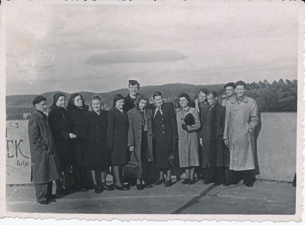 Vilniaus universiteto filologai. J. Degutytė – trečia iš kairės