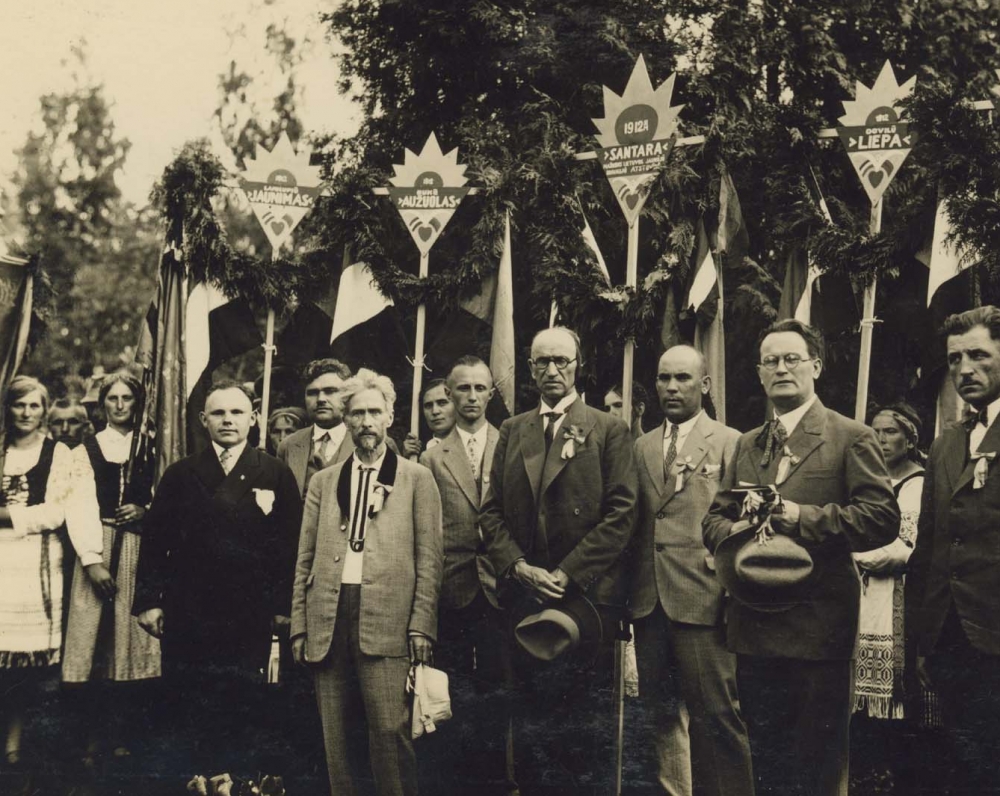 Vydūnas Joninių šventėje Juodkrantėje. 1930 m.