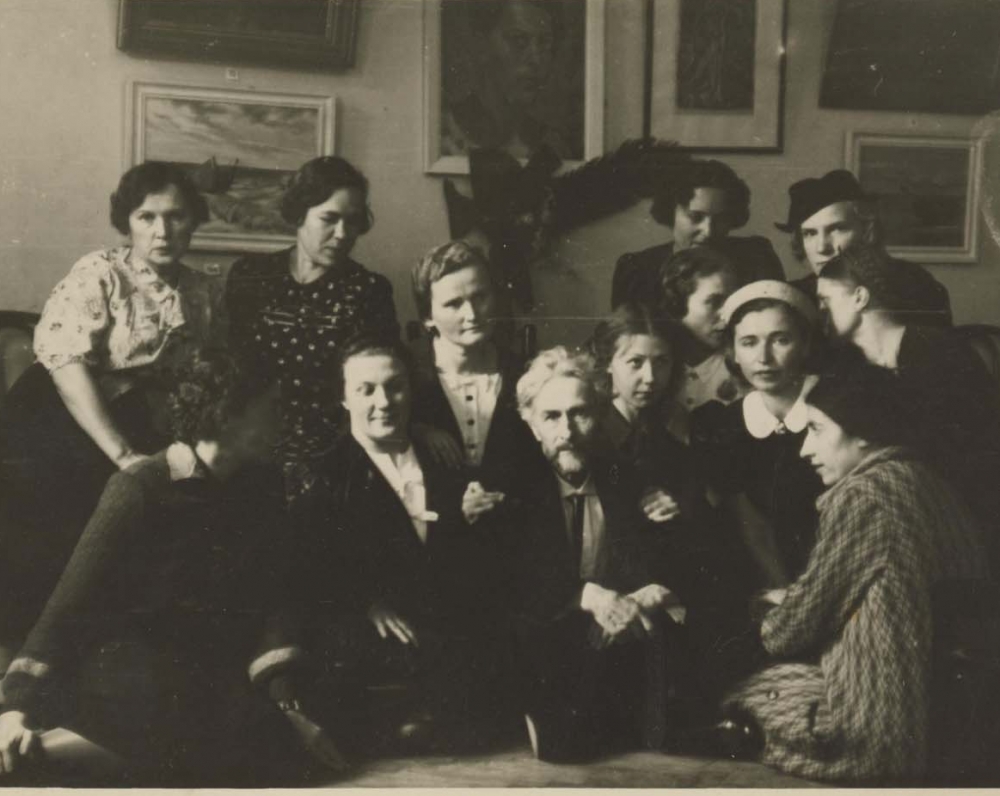Vydūnas moterų dailininkių parodoje. Kaunas, 1937 m.