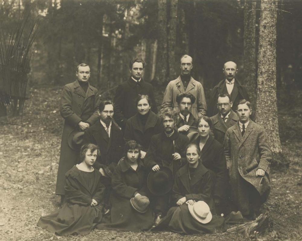 Vydūnas su Rokiškio gimnazijos mokytojomis ir mokiniais. 1925 m.