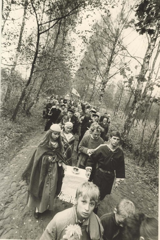 Vydūno palaikų perlaidojimas Lietuvoje, Bitėnuose. 1991 m. spalio 19 d. A. Švenčionio nuotrauka