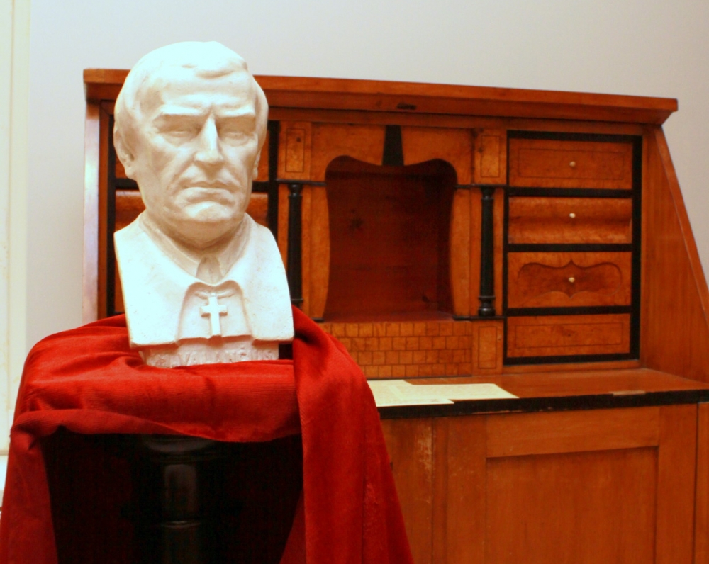 Vyskupui M. Valančiui priklausęs stalas-sekreteras. XIX a.