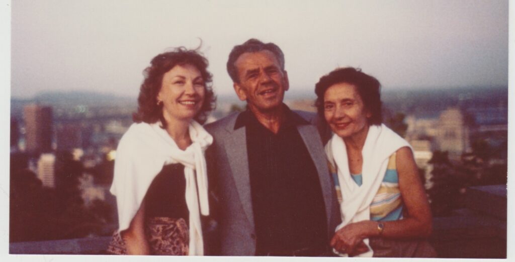 Vytautas ir Monika Jonynai su Gražina Blekaitiene. Montrealis. Apie 1985 m.