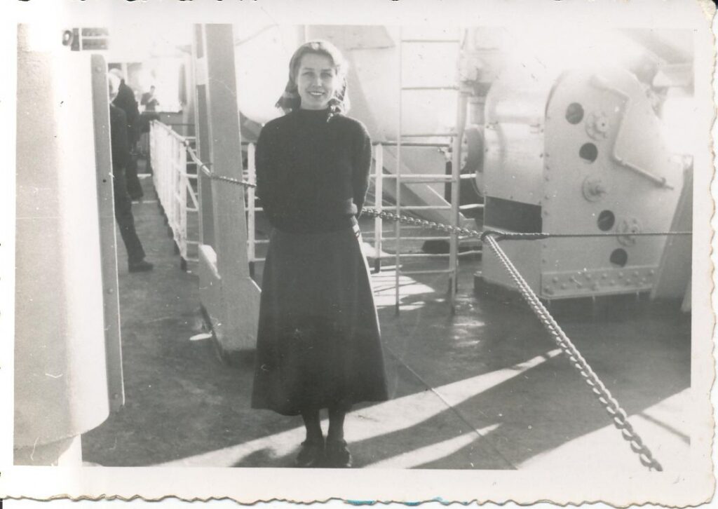 Z. Nagytė laive, plaukiant į Ameriką. 1949 m.