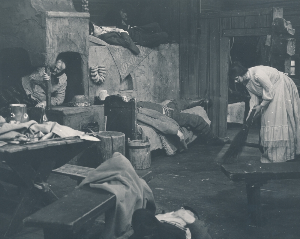 Žemaitės „Marti“ Lietuvos valstybinio akademinio dramos teatro scenoje. 1978 m. Režisierė K. Kymantaitė. Katrė – Eglė Gabrėnaitė