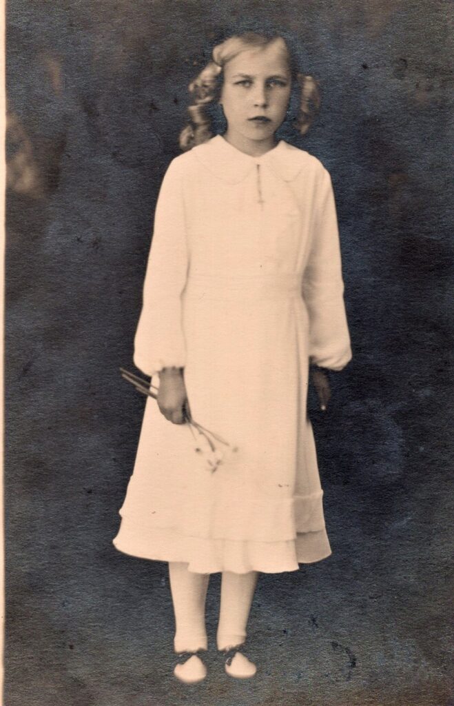 Zinaida Vera Nagytė pirmos komunijos dieną, Kaunas, 1934 m.