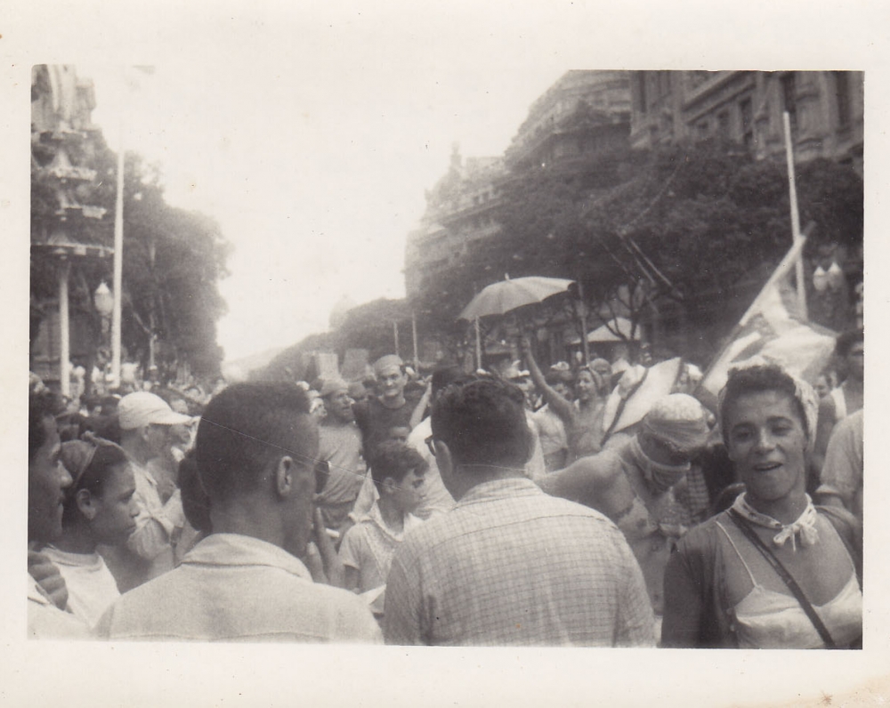Žmonių minia gatvėje. Brazilija, apie 1946–1950 m.