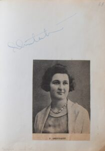 D. SRUOGAITĖS SURINKTŲ AUTOGRAFŲ KNYGELĖ