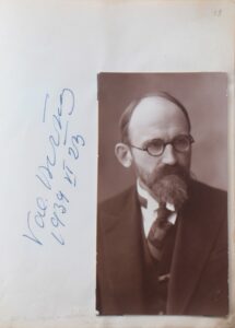 D. SRUOGAITĖS SURINKTŲ AUTOGRAFŲ KNYGELĖ