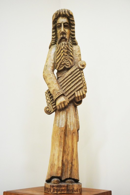 „Vaidila Valiūnas“. Dail. I. Užkurnys. 1989 m. (Medis, drožyba)